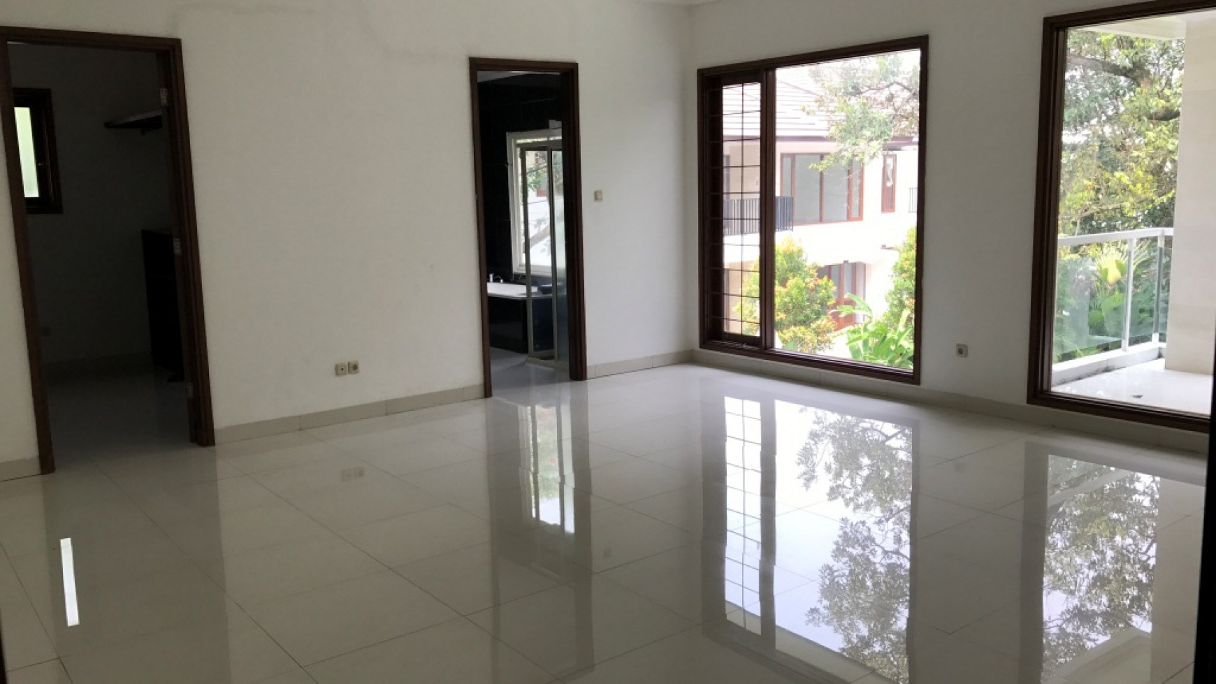 Beautiful Townhouse For Rent at Kemang