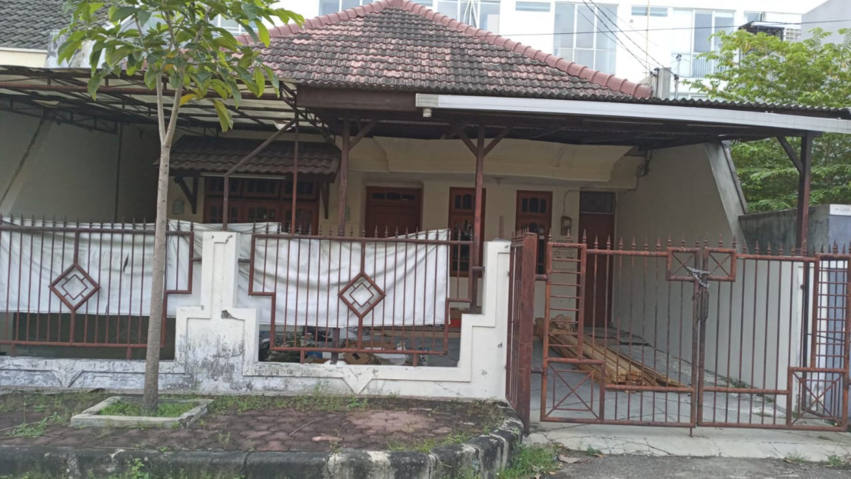 Rumah Hitung Tanah di Pondok Nirwana Executive DIJUAL CEPAT