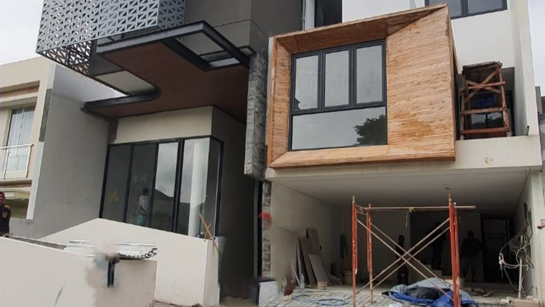 Dijual rumah Baru Gress Modern Split Level Design Waterfront Citraland 