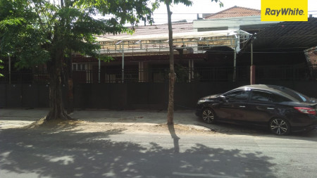 Rumah Pusat Kota di Teuku Umar, Tegalsari, Surabaya