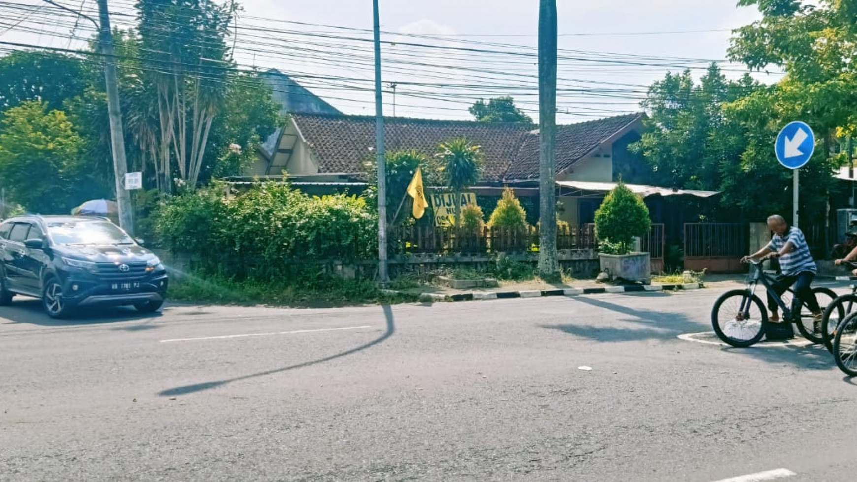 Tanah bonus Rumah tua pinggir jalan raya di Kodya Yogyakarta