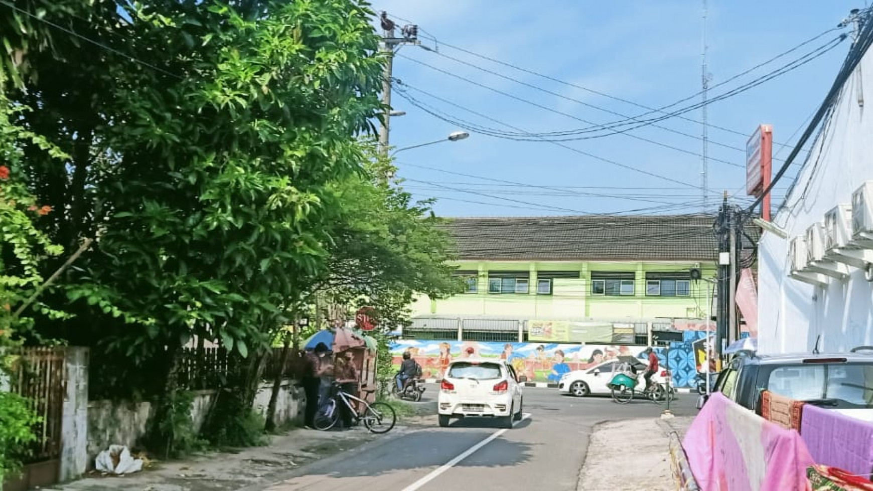 Tanah bonus Rumah tua pinggir jalan raya di Kodya Yogyakarta