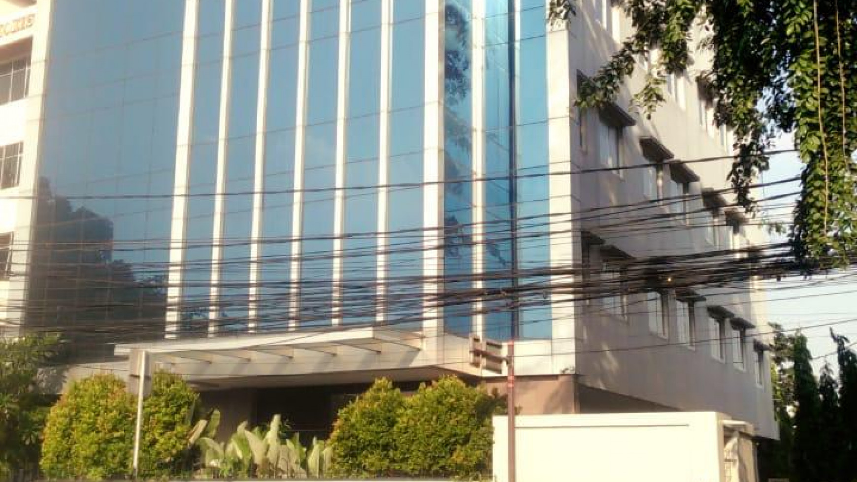 Disewa Gedung Kantor Brand New di Jalan Raden Saleh Cikini Jakarta Pusat