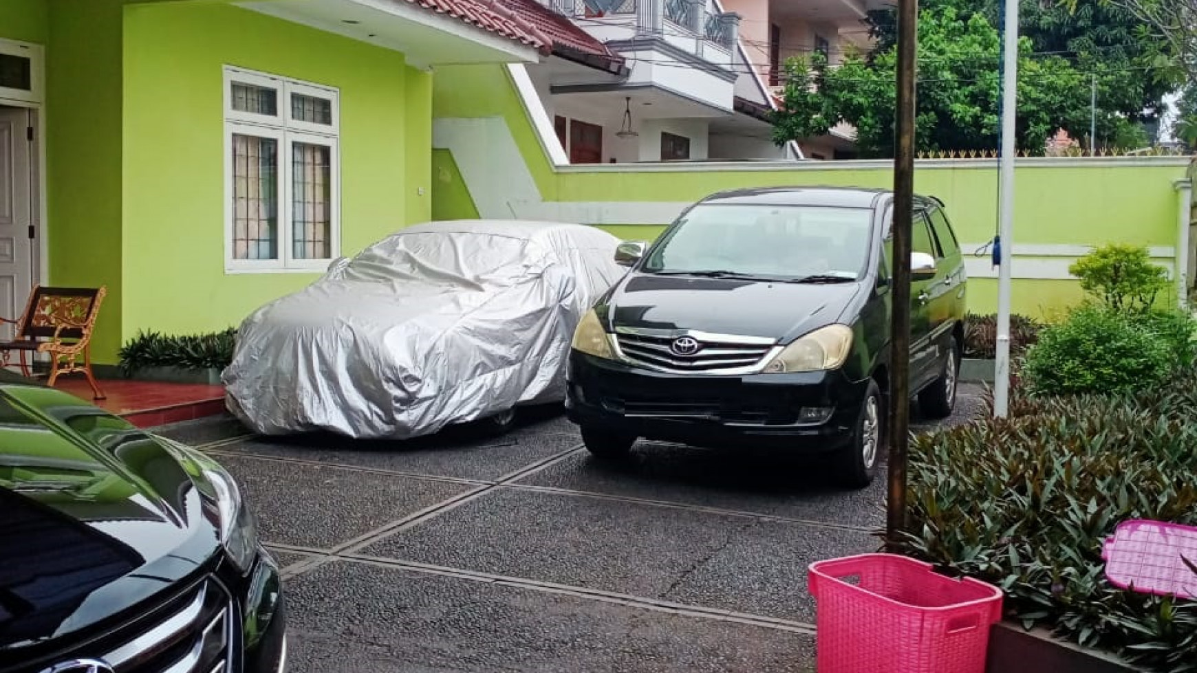 Rumah bagus, 2 lantai siap huni di Petukangan