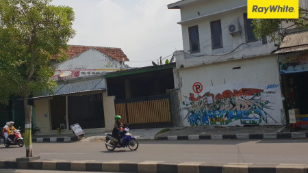 Rumah di Jl Simpang Bengawan Solo, Randuagung, Gresik
