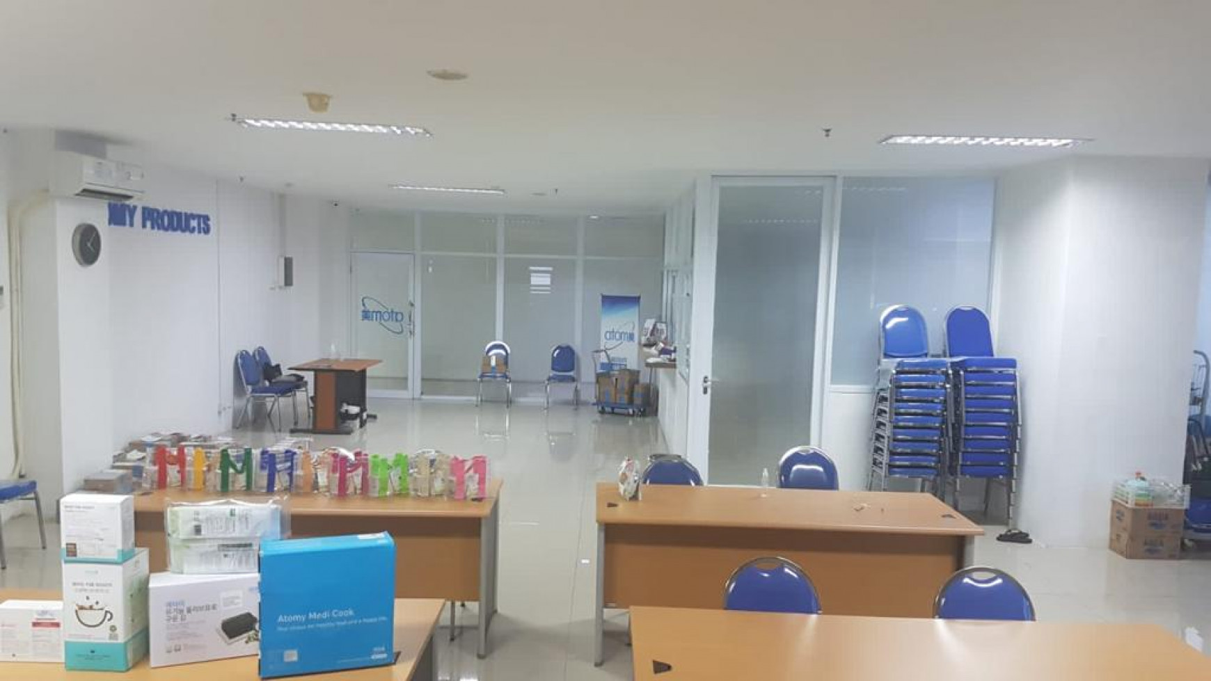 Jual / Sewa Ruang Kantor Office Spazio - Full Furnished - Komersial area Depan Pakuwon Mall - Parkiran LUAS