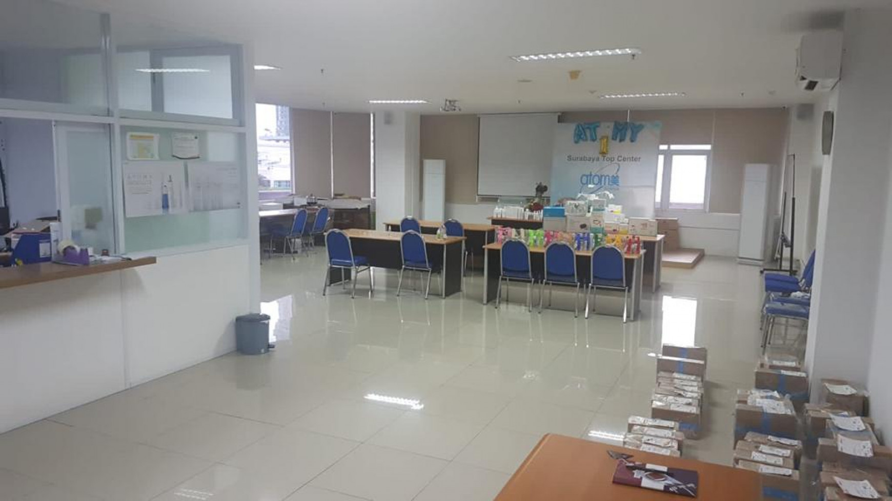 Jual / Sewa Ruang Kantor Office Spazio - Full Furnished - Komersial area Depan Pakuwon Mall - Parkiran LUAS