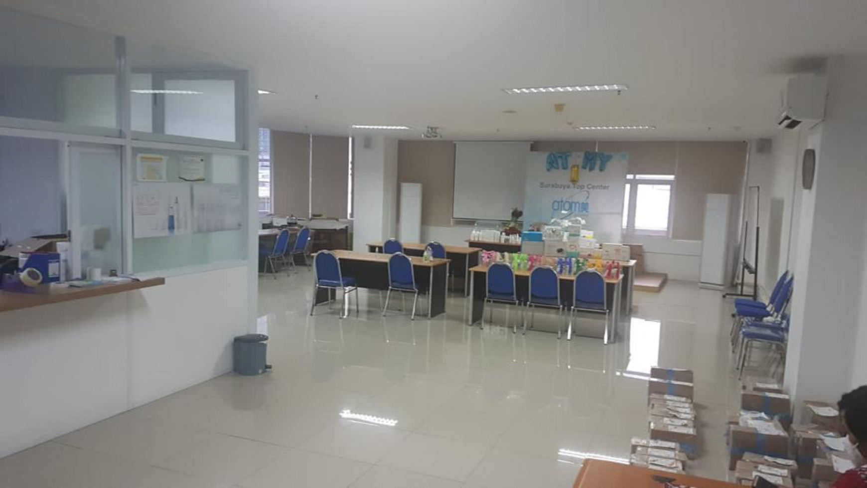 Jual / Sewa Ruang Kantor Office Spazio - Full Furnished - Komersial area Depan Pakuwon Mall - Parkiran LUAS