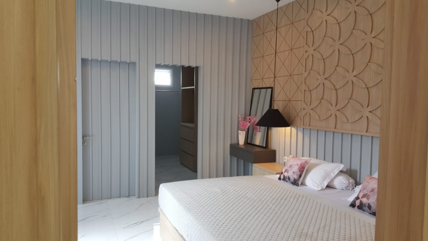 Dijual Rumah Cantik Baru Renov Full Interior Ciamik Dharmahusada Indah Surabaya Timur