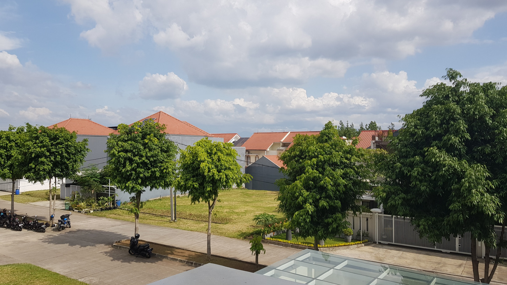 Rumah Lux dengan Kolam Renang Indoor di Antapani