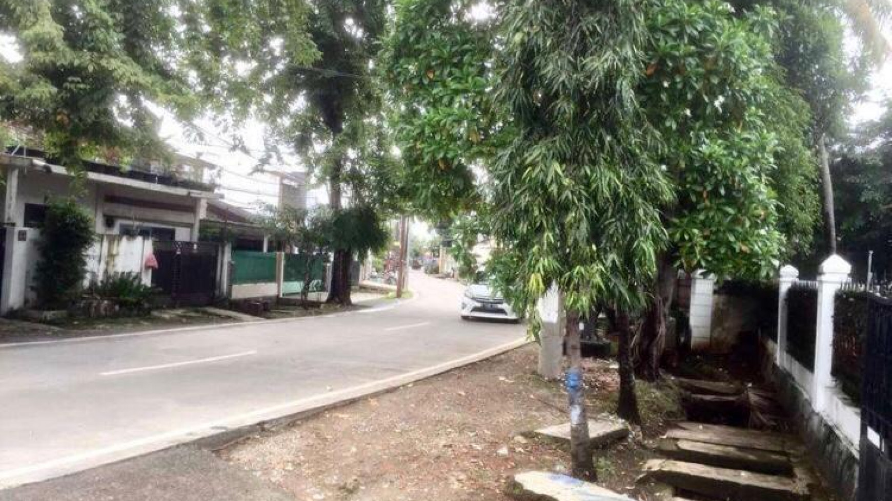 Rumah cantik,siap huni dalam komplek pertukangan.