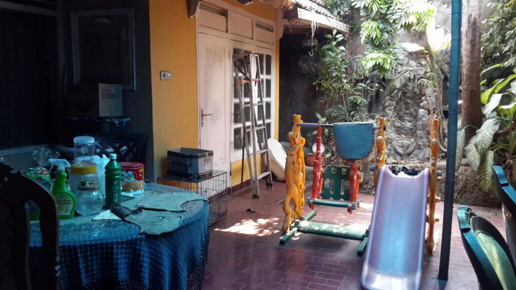 Rumah cantik,siap huni dalam komplek pertukangan.