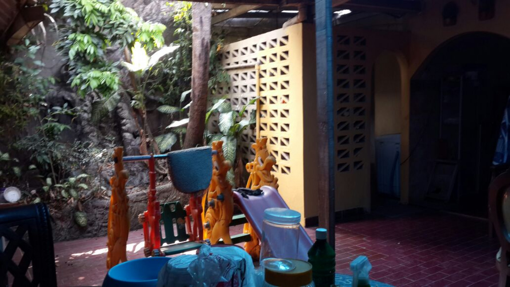 Rumah cantik,siap huni dalam komplek pertukangan.