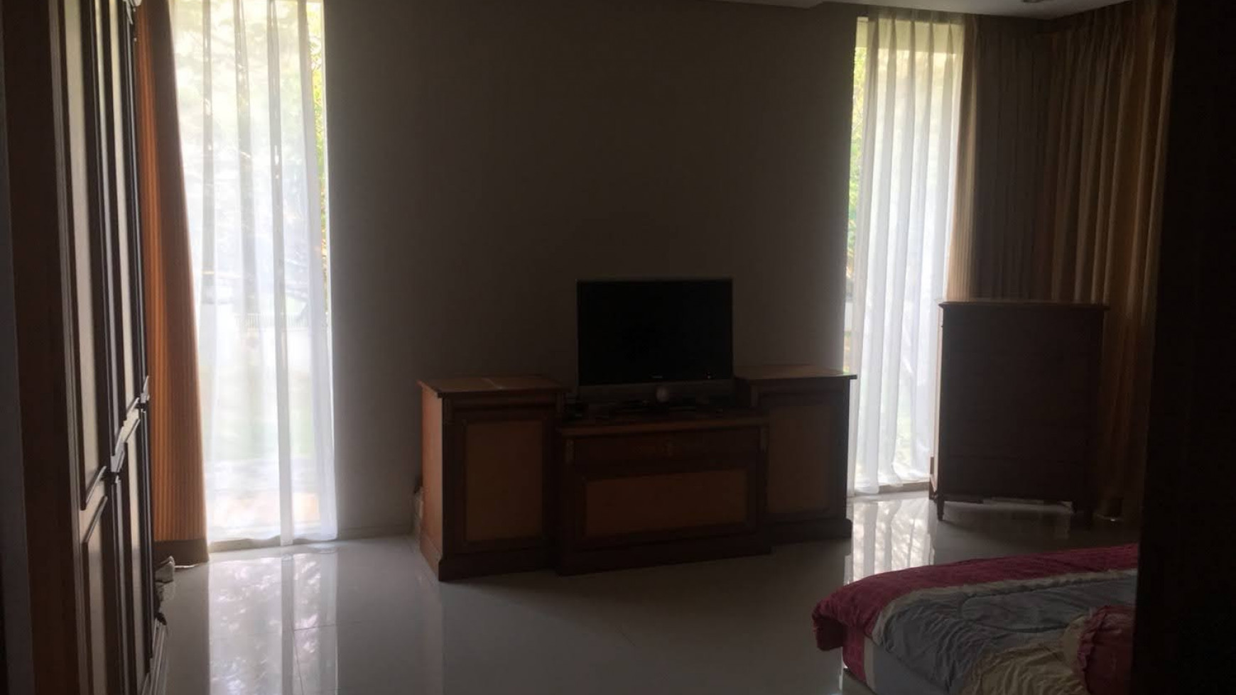 Rumah cantik bergaya minimalis , dlm cluster  di Jagakarsa Jaksel.