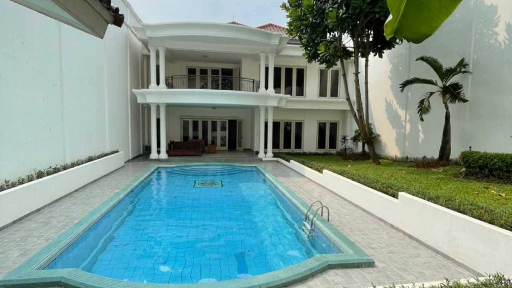 For sale rumah megah 2 lantai dengan kolam renang area cipete dekat antasari