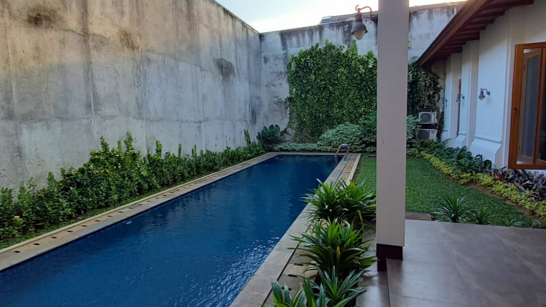 Dijual segera Rumah cantik full jati dgn furniture etnik berkelas di dekat Pondok indah