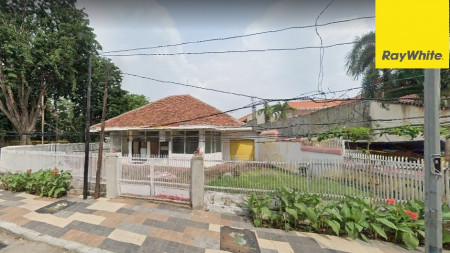 Rumah Pusat Kota di Jl Jaksa Agung Suprapto, Surabaya