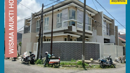 Rumah Hook di Wisma Mukti Klampis Semolo Barat, Surabaya