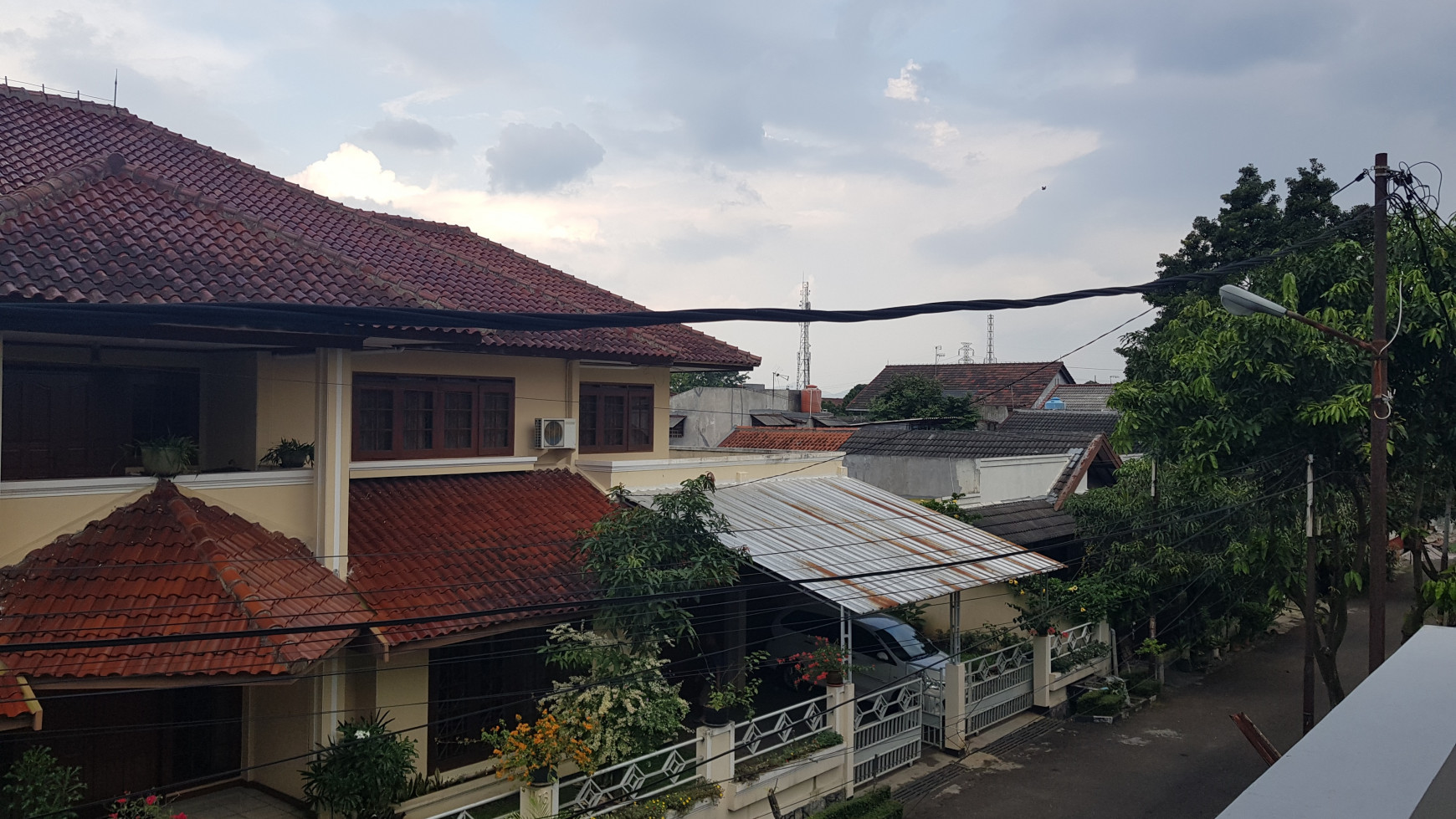 Rumah Besar dan Terawat di Arcamanik Jalan Golf