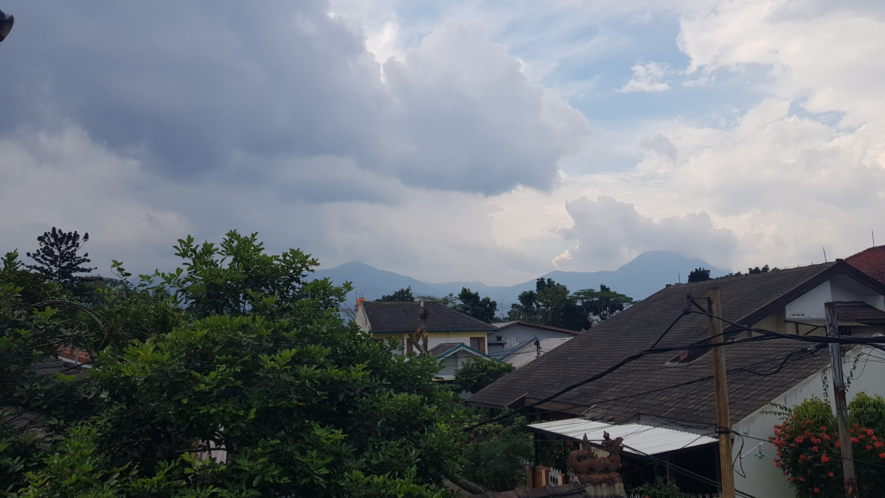 Rumah Besar dan Terawat di Arcamanik Jalan Golf