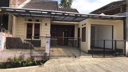 Rumah Strategis Main Road di puncak Sariwangi