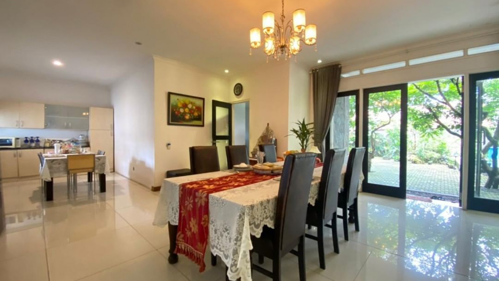 Rumah Vila di Sayap Setra duta Full Furnished (cocok untuk Guest house )