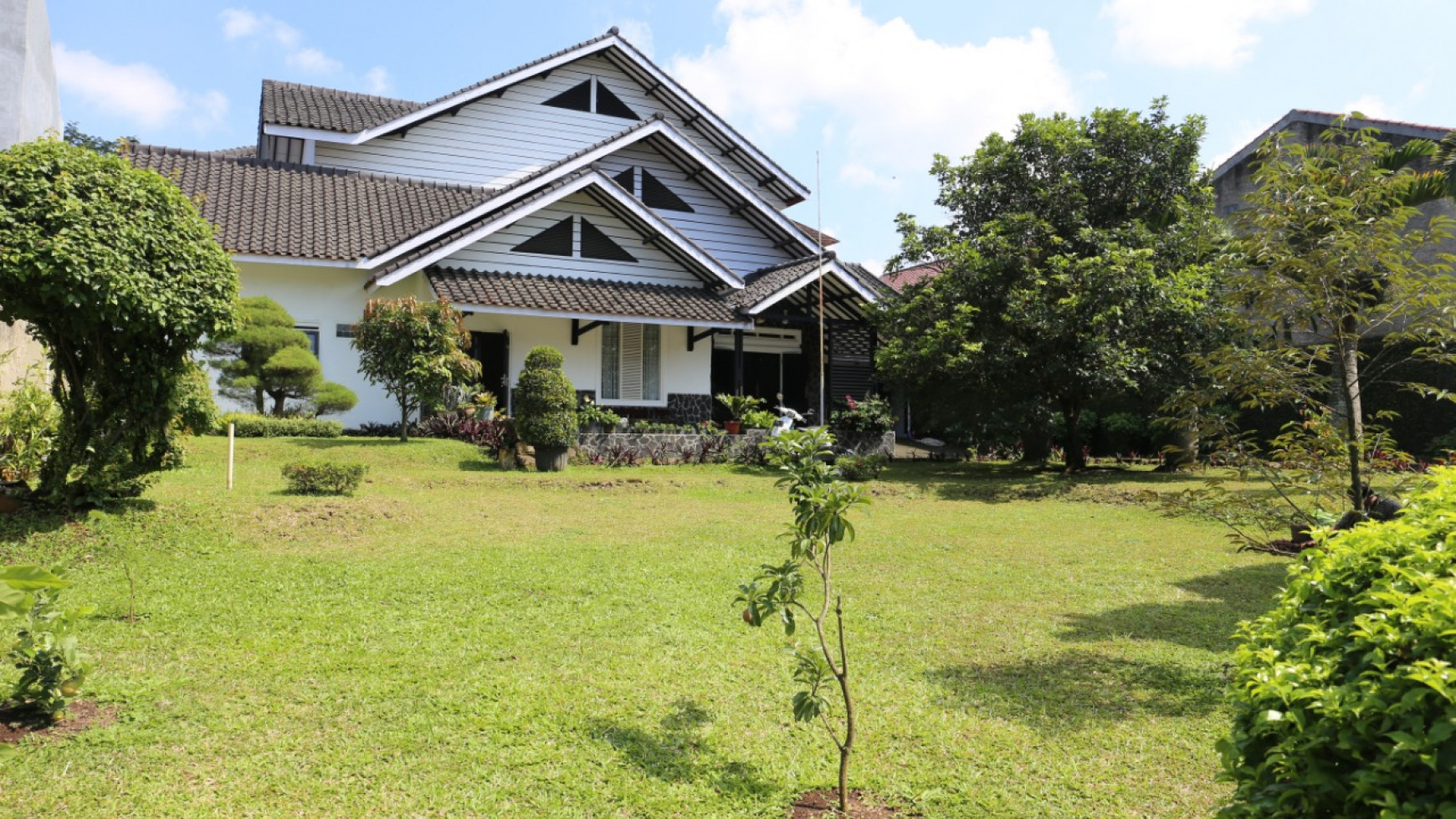 Rumah Vila di Sayap Setra duta Full Furnished (cocok untuk Guest house )