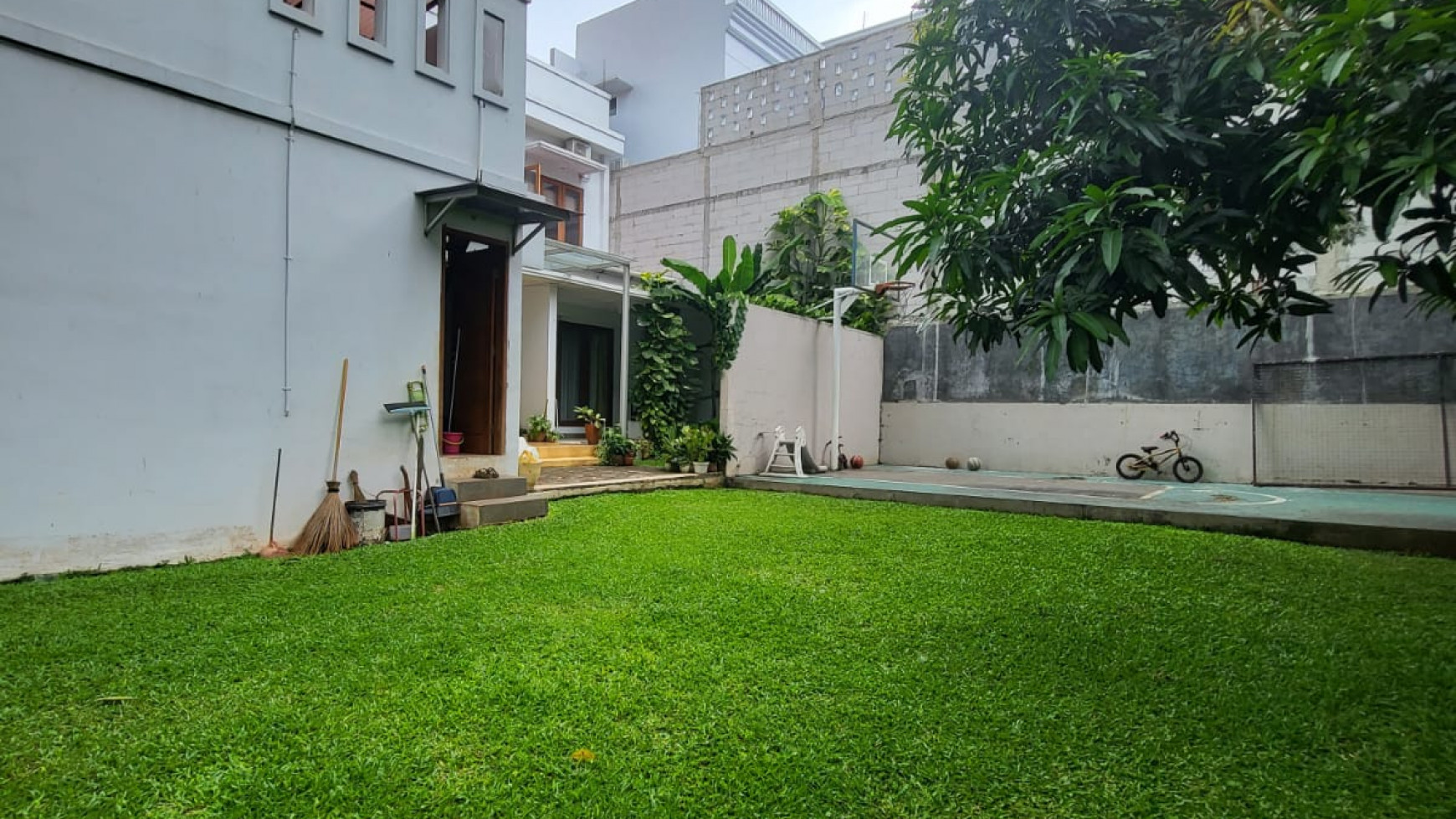 Dijual cepat Rumah minimalist bertaman luas dalam komplek di cipete selatan dekat sekolah perancis