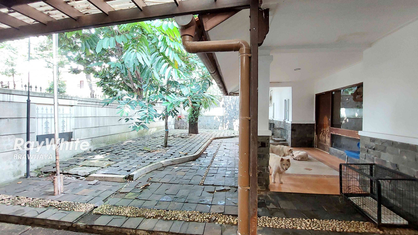 RUMAH DI JALAN CIBITUNG, KEBAYORAN BARU, LINGKUNGAN TENANG, DEKAT SENOPATI