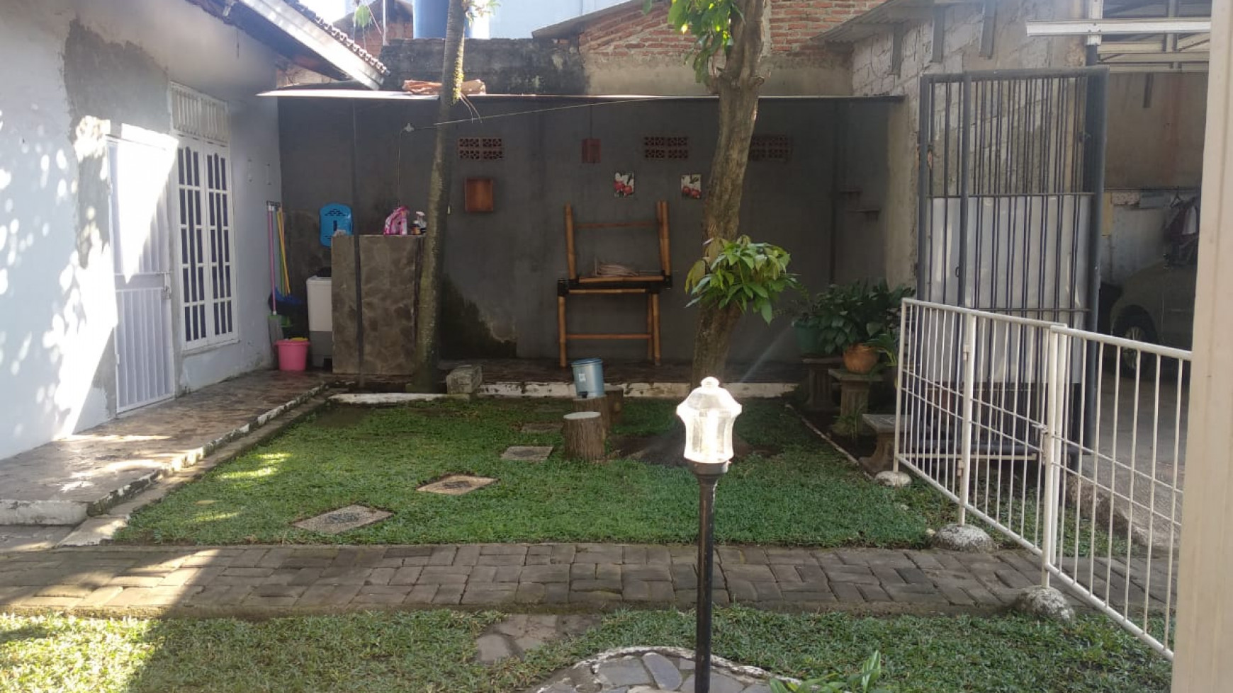 Rumah + Toko + Kost2an di Pinggir Jl. Raya Kranggan, Lokasi Strategis, Cocok Untuk Usaha, Gudang, Klinik, dll, Harga Nego