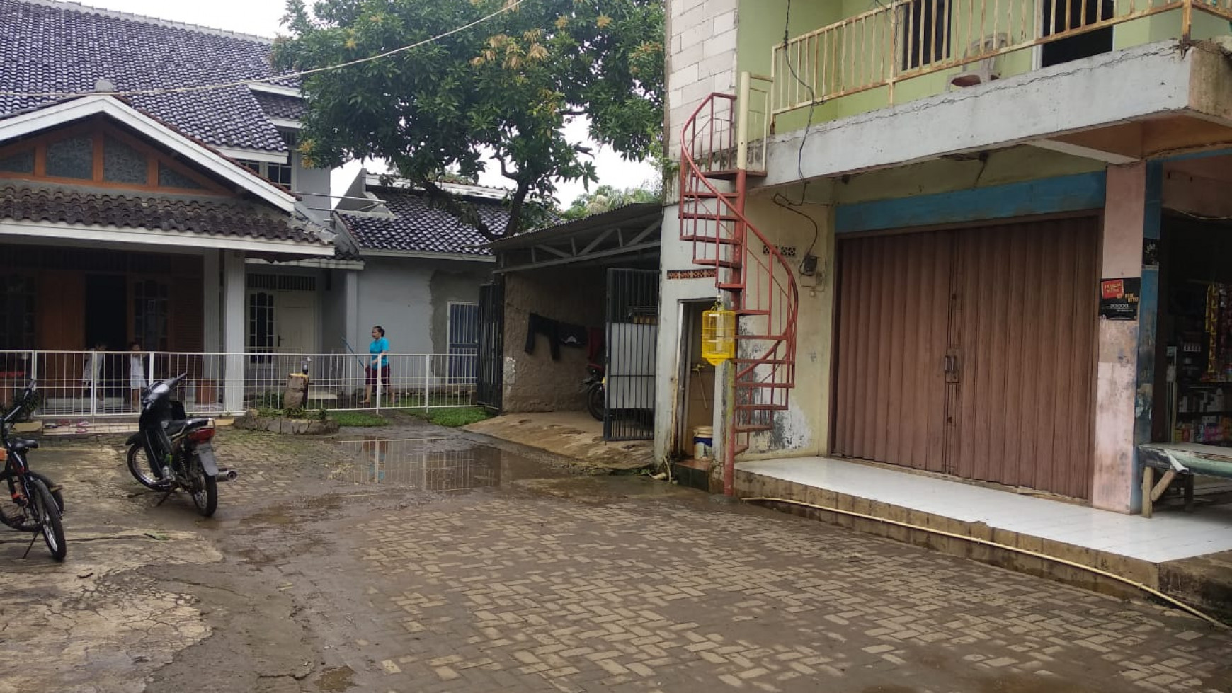 Rumah + Toko + Kost2an di Pinggir Jl. Raya Kranggan, Lokasi Strategis, Cocok Untuk Usaha, Gudang, Klinik, dll, Harga Nego