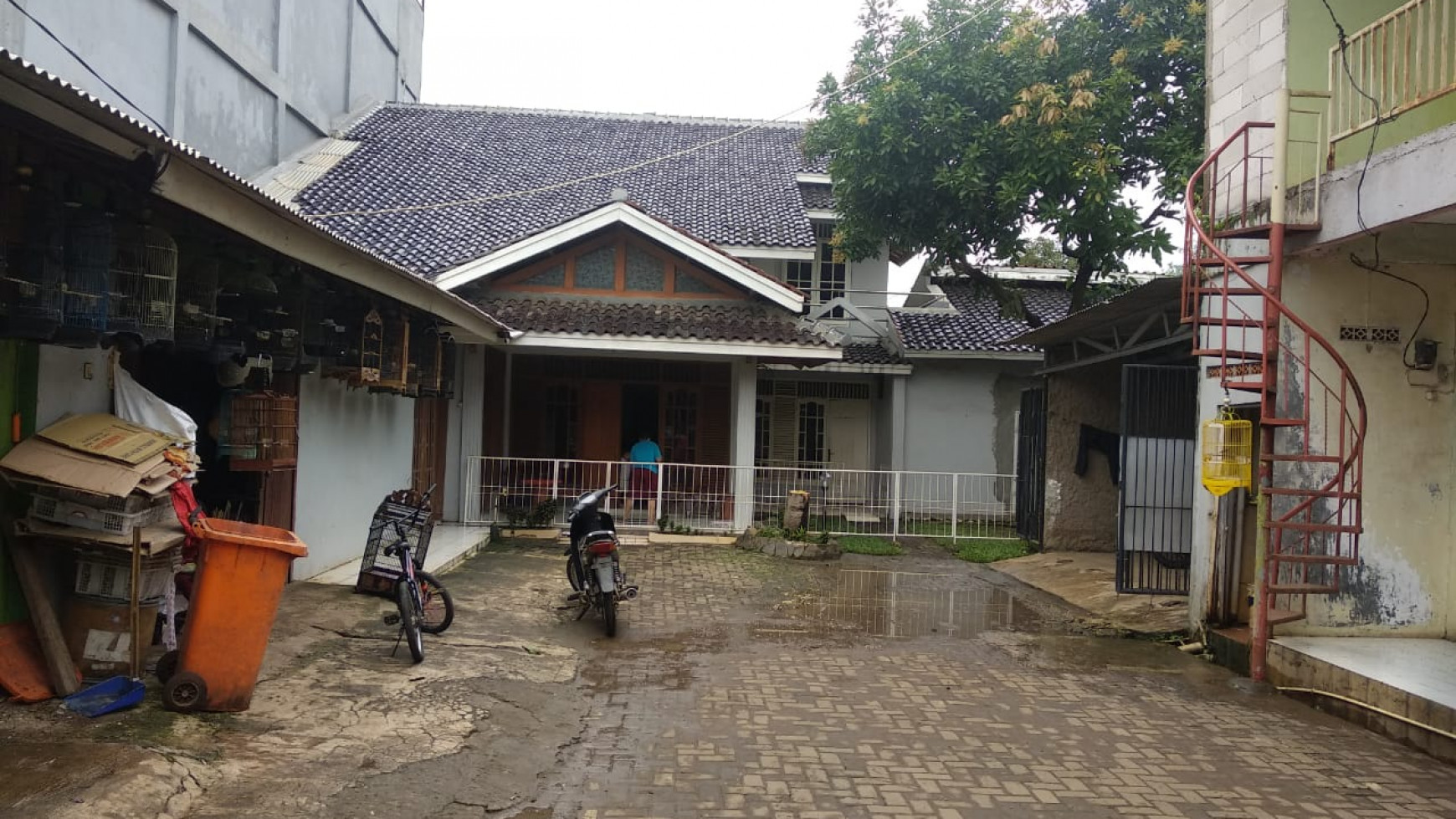 Rumah + Toko + Kost2an di Pinggir Jl. Raya Kranggan, Lokasi Strategis, Cocok Untuk Usaha, Gudang, Klinik, dll, Harga Nego