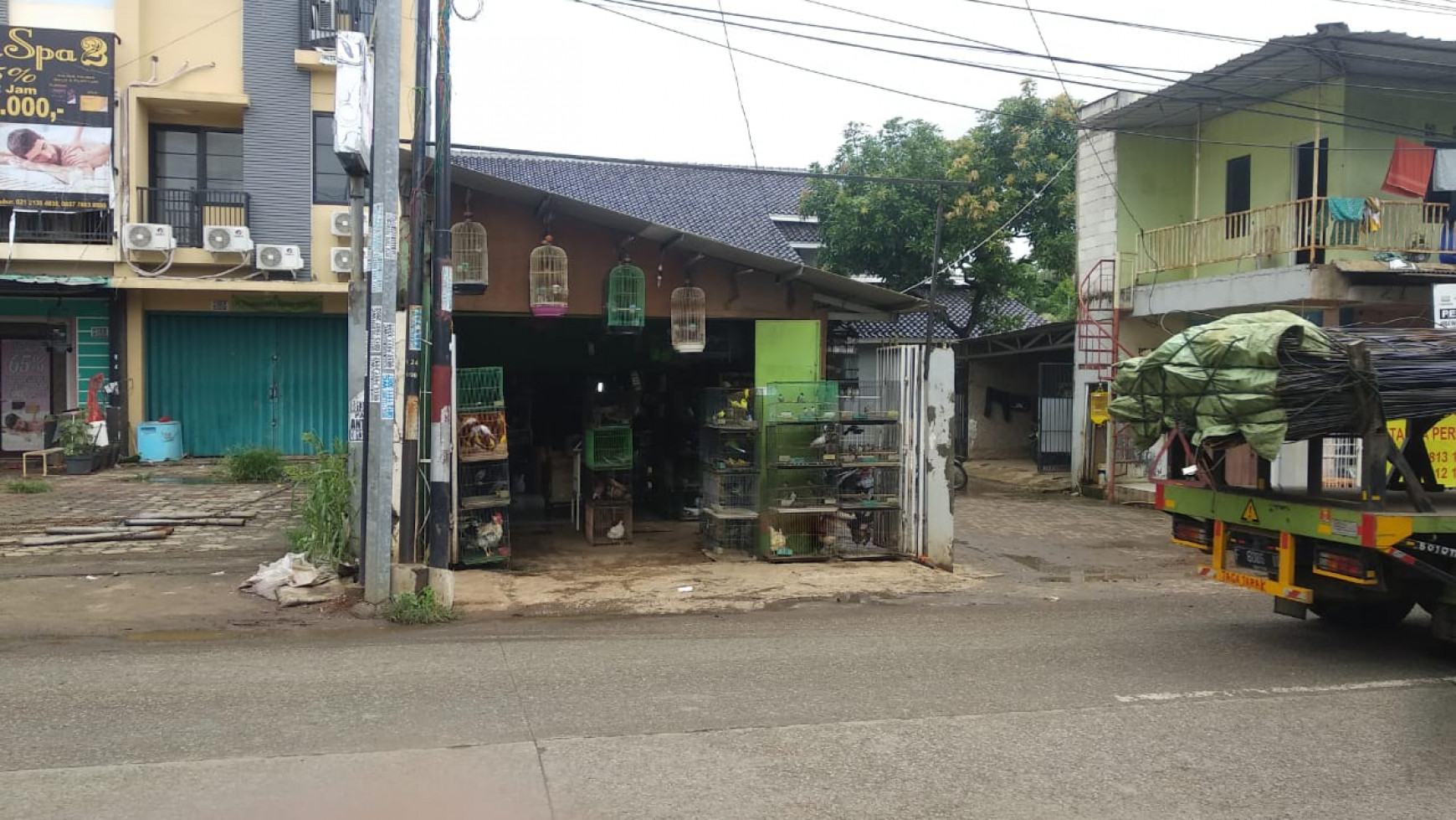 Rumah + Toko + Kost2an di Pinggir Jl. Raya Kranggan, Lokasi Strategis, Cocok Untuk Usaha, Gudang, Klinik, dll, Harga Nego