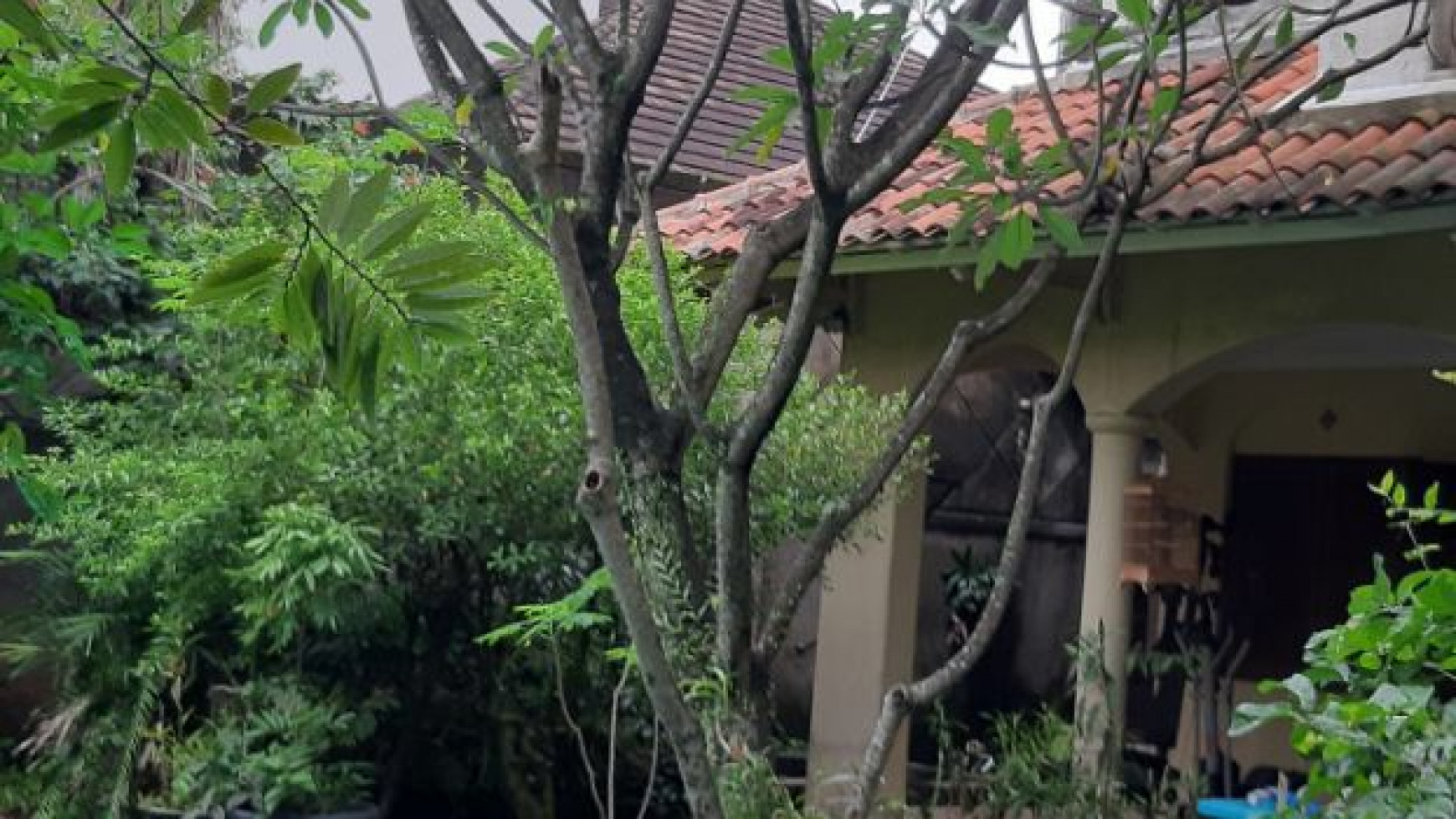 Rumah ada pool di Pesanggrahan Jakarta Selatan