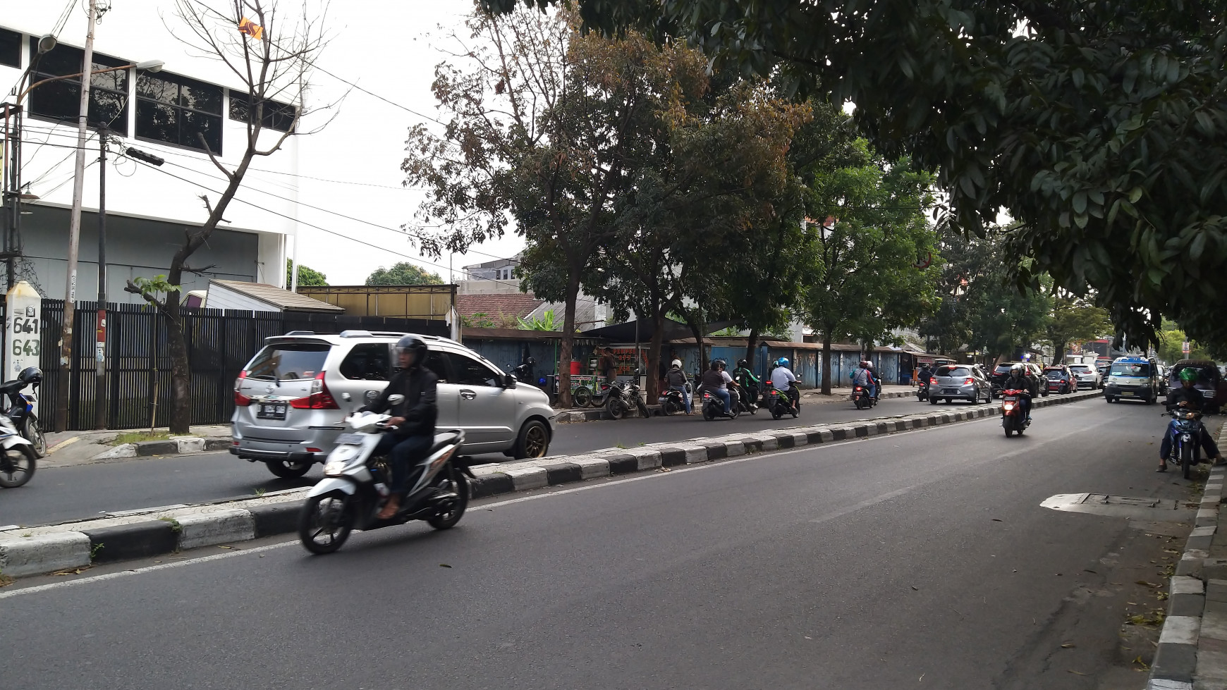 Ruko 3 lantai  Jalan Sudirman Lebar muka 10 m