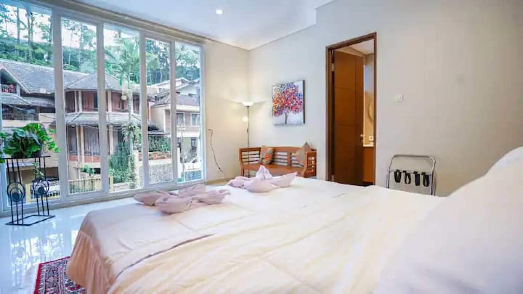 TURUN HARGA! Rumah Villa Mewah di Sarijadi cocok untuk tempat tinggal & usaha guest house