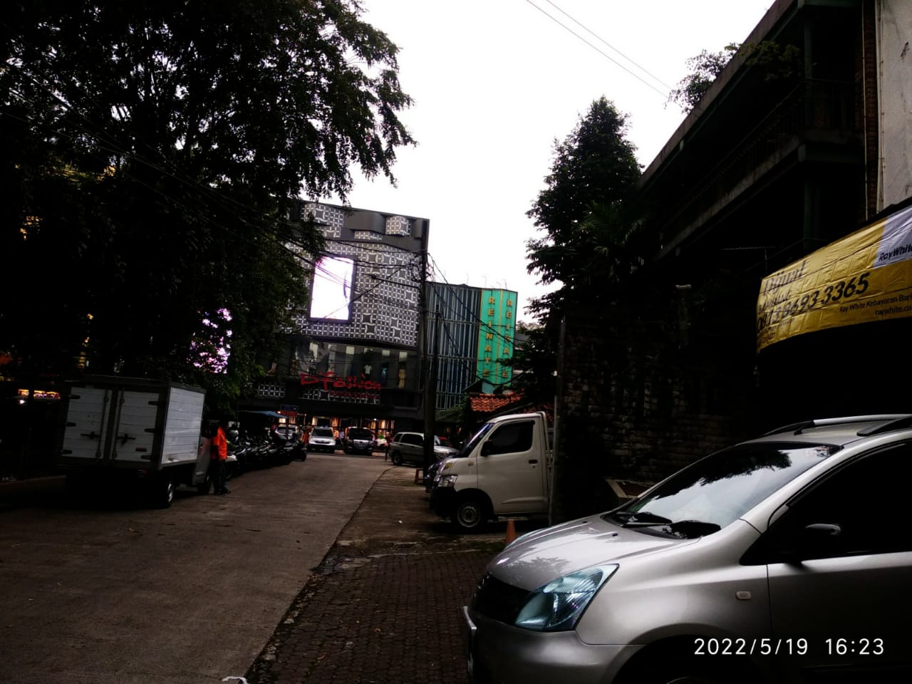 Jl. Tebah III, Lokasi depan Taman & jl. Tebah Raya