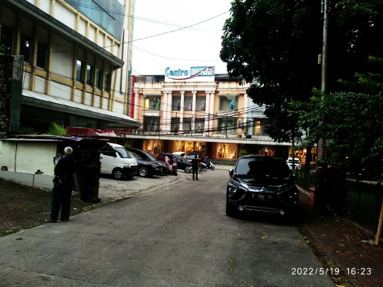 Jl. Tebah III, Lokasi depan Taman & jl. Tebah Raya