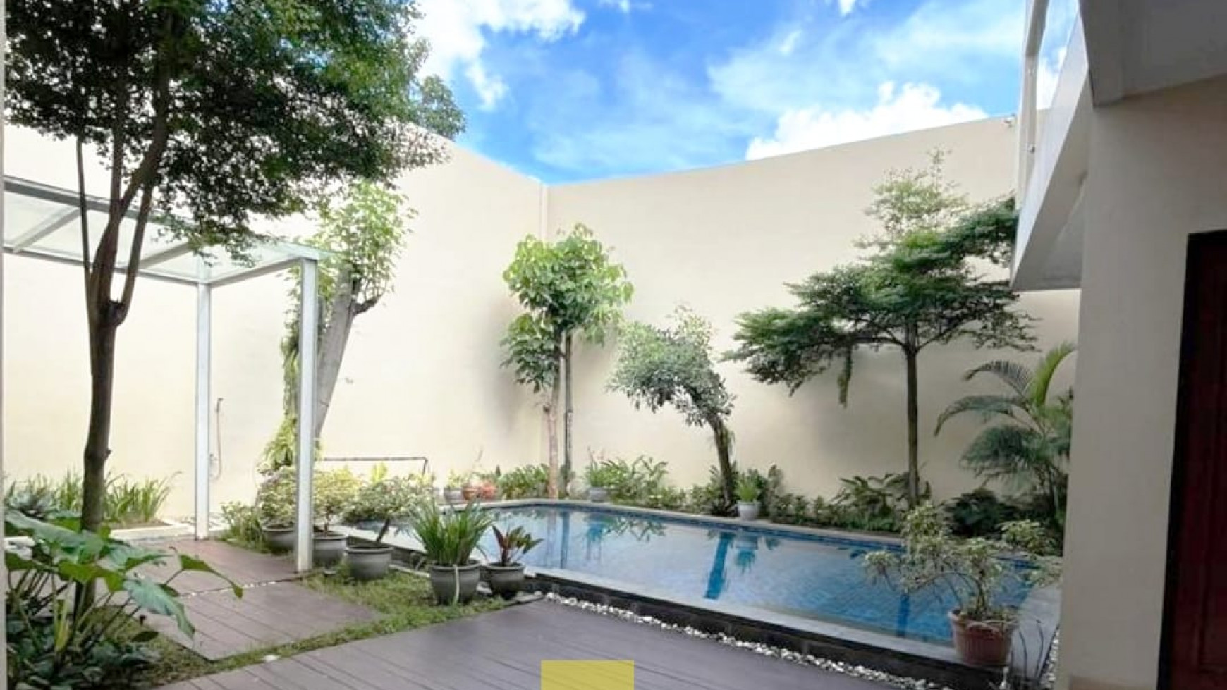 Rumah minimalsit modern sangat cantik dan megah area elite kemang bebas banjir 