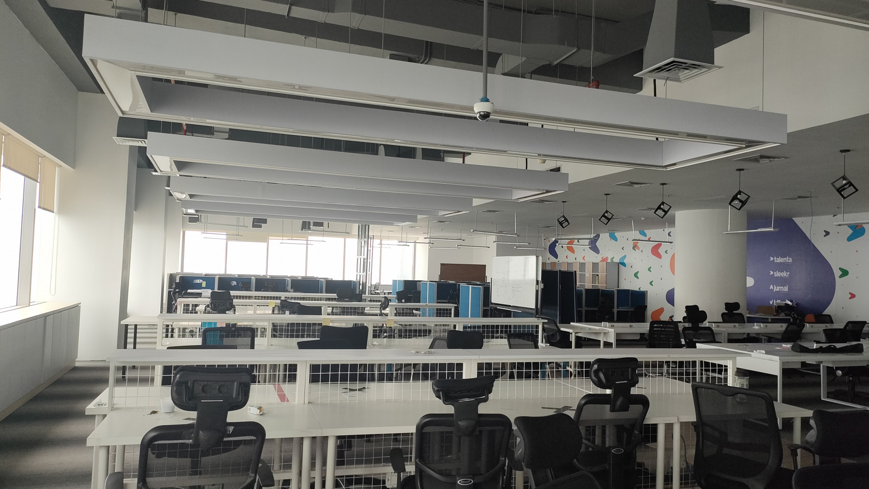 Office Soho Capital, 700 m2, furnished, siap huni, high floor, city view