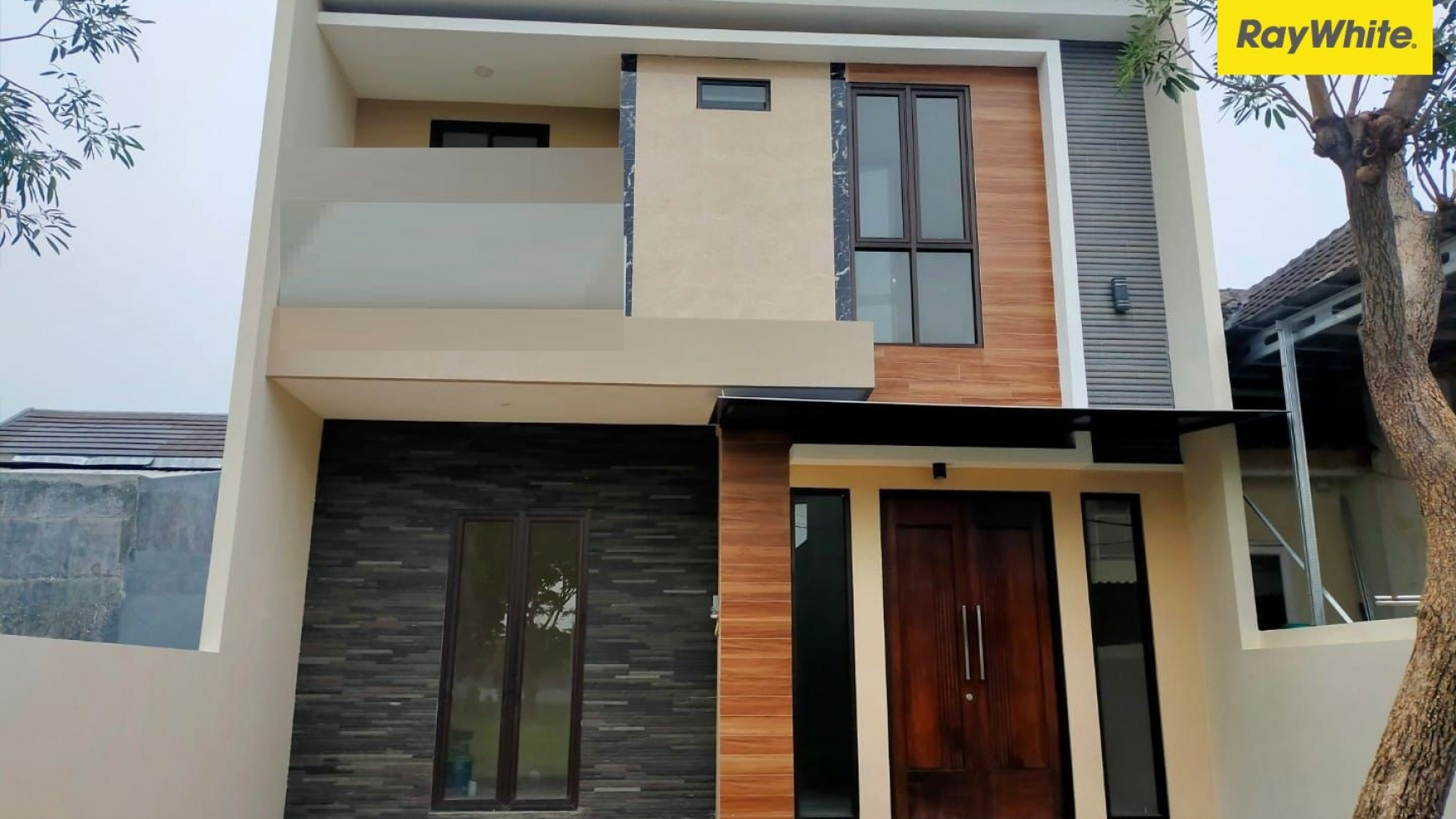 Rumah 2 lantai di Bukit Palma, Surabaya