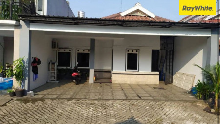 Rumah Komplek Eksklusif di Unimas Garden Regency Waru, Sidoarjo