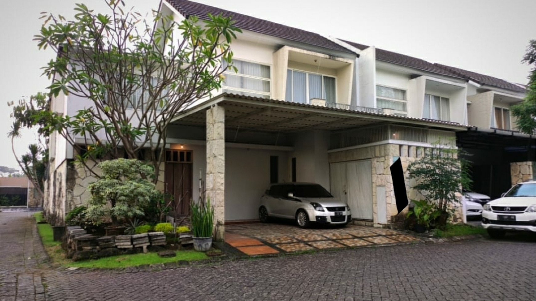 Dijual Rumah Private Swimming Pool Forest Mansion Area Wiyung