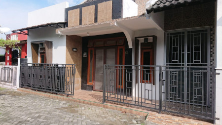 RUMAH 4 KAMAR DI PERUM BUMI TIRTONIRMOLO