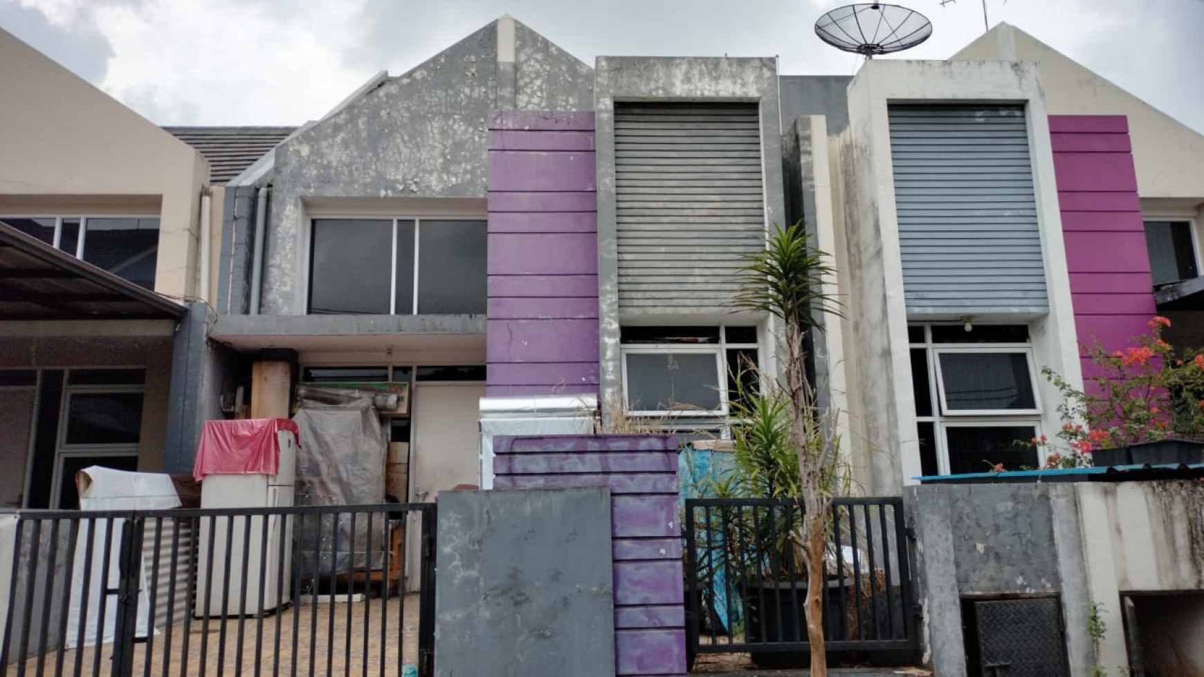 Rumah Lokasi Strategis dan Dijual Kondisi Apa Adanya @Villa Melati Mas, BSD