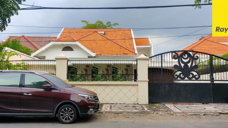 Rumah Pusat Kota di Jalan Tidar, Surabaya