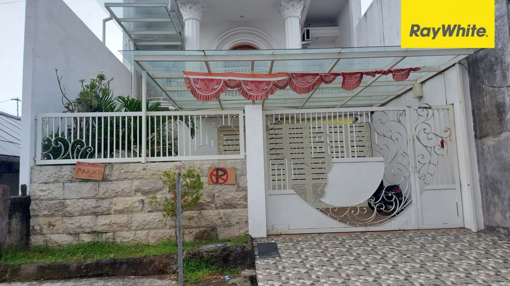 Rumah Pusat Kota di Jalan Petemon, Surabaya