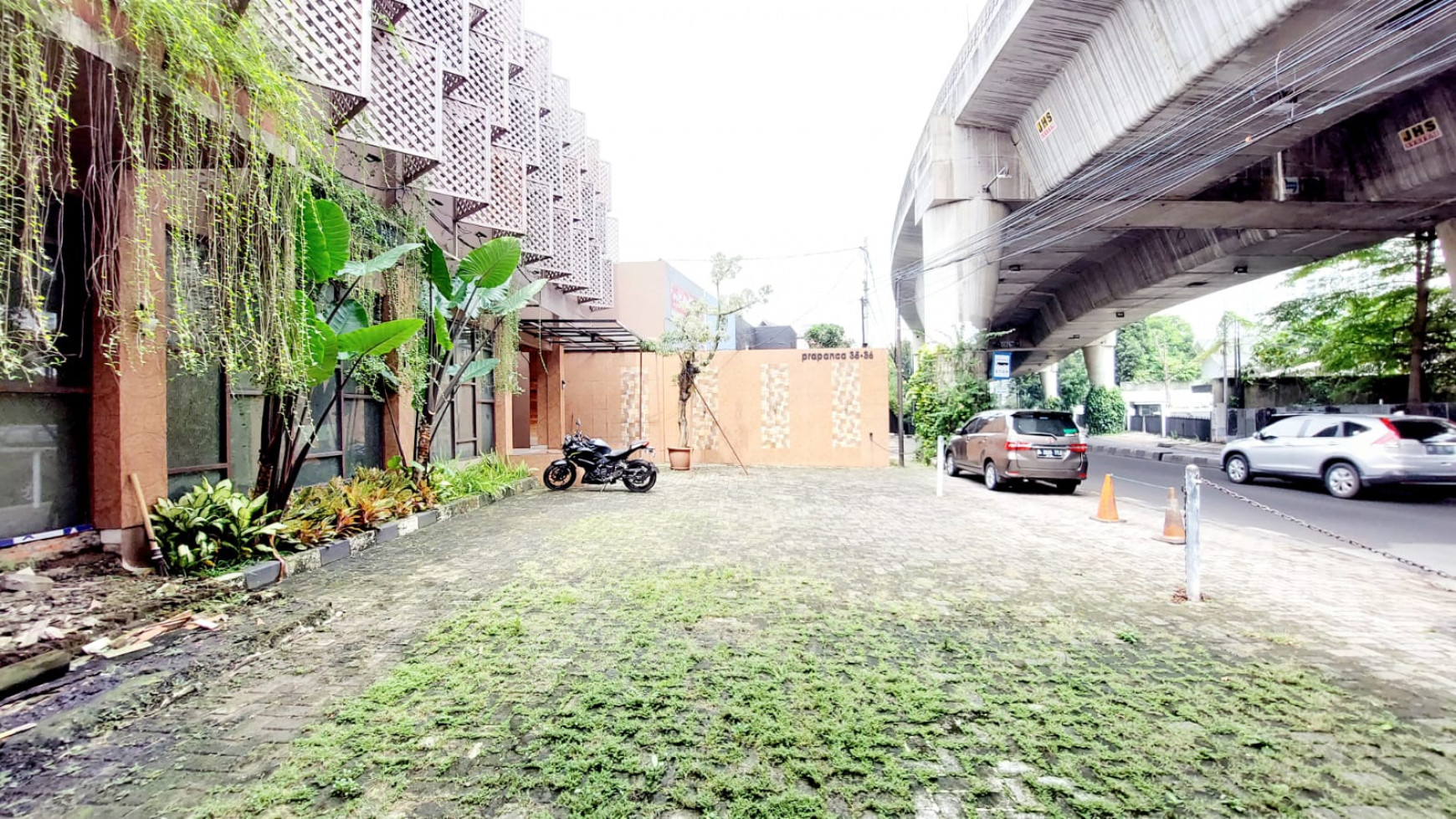 Mini Building di Prapanca, Kebayoran Baru, Bangunan 3 lantai  Cocok Untuk Kantor