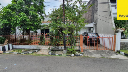 Rumah Lama Hitung Tanah di Darmo Permai Timur, Surabaya