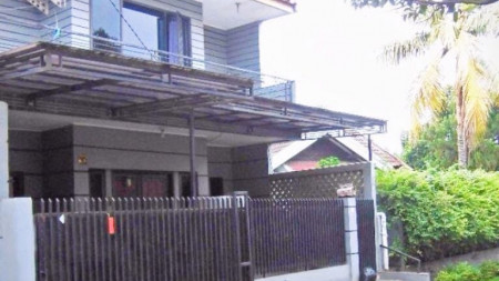 Rumah 2 lantai, lingkungan aman dan nyaman di Bintaro